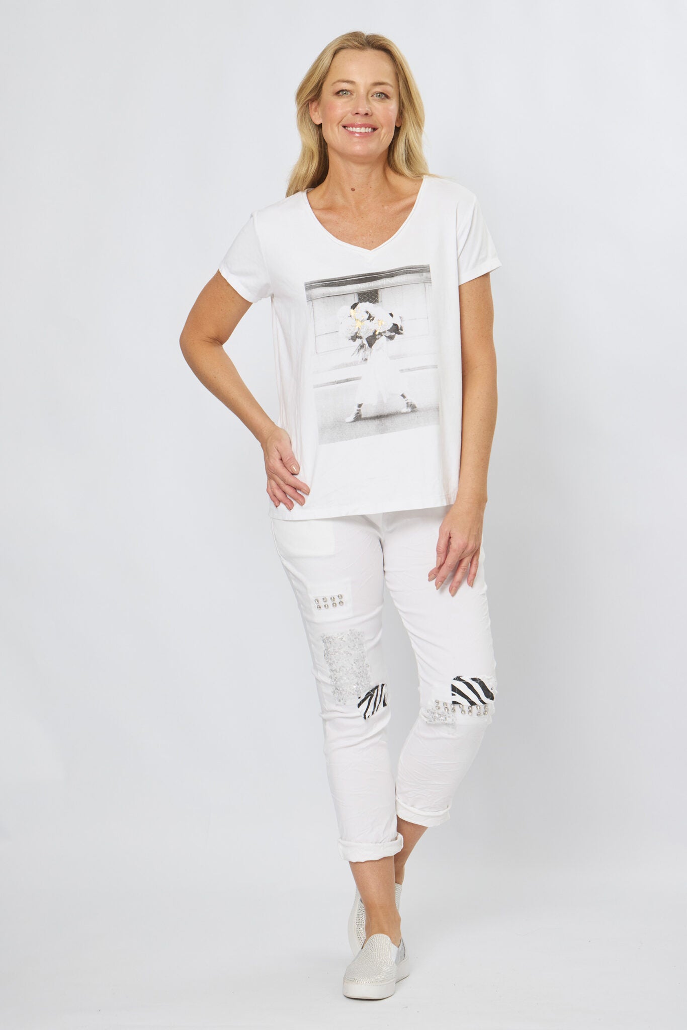 White cotton V-neck tee with monochrome flower lady graphic prin